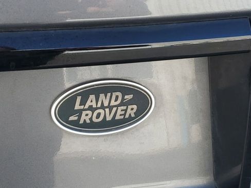 Used 2017 Land Rover Discovery Sport SE image 8