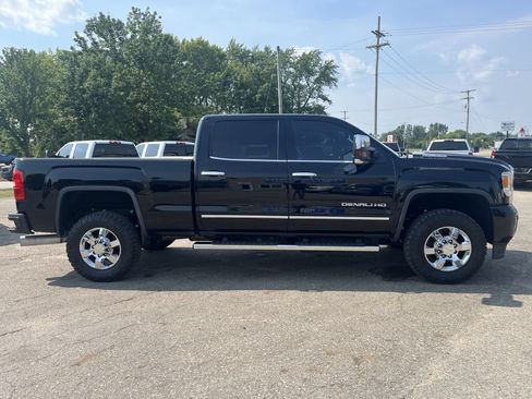 Used 2019 GMC Sierra 3500 Denali w/ Duramax Plus Package AWD/4WD image 5