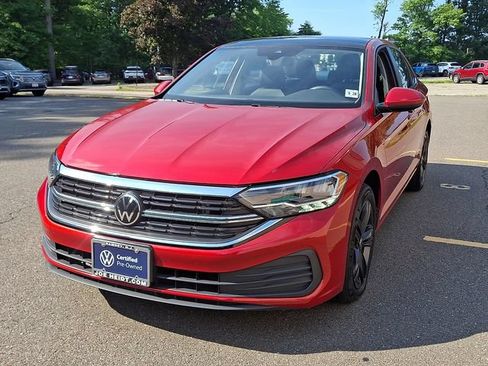 Used 2023 Volkswagen Jetta SE w/ Panoramic Sunroof Package FWD image 4