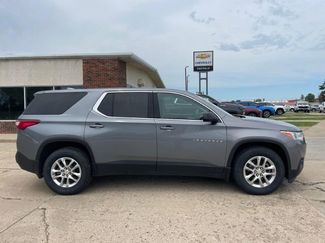 Used 2020 Chevrolet Traverse LS image 1