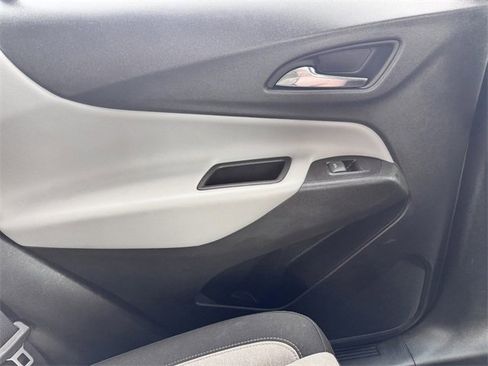 Used 2022 Chevrolet Equinox LS w/ LS Convenience Package image 24