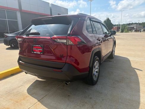 Used 2021 Toyota RAV4 LE AWD/4WD image 10