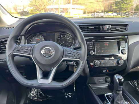 Used 2021 Nissan Rogue Sport S image 24