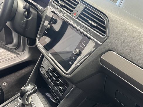 Used 2023 Volkswagen Tiguan SE AWD/4WD image 16