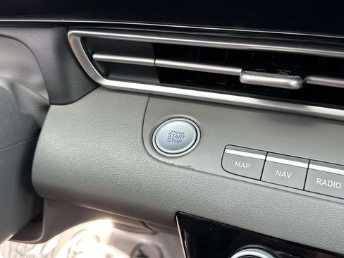 Used 2023 Hyundai Elantra SEL w/ Convenience Package image 30