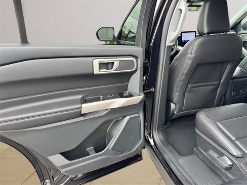 Used 2023 Ford Explorer XLT w/ Equipment Group 202A image 29