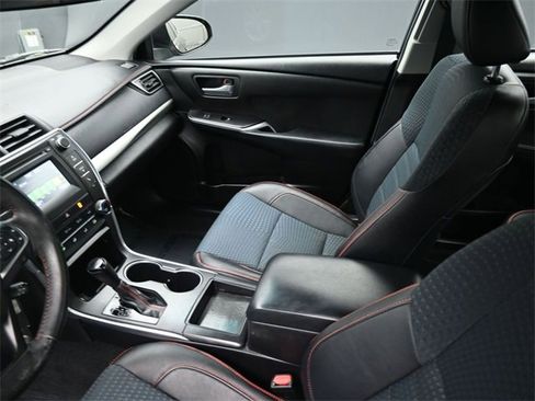 Used 2015 Toyota Camry SE image 17