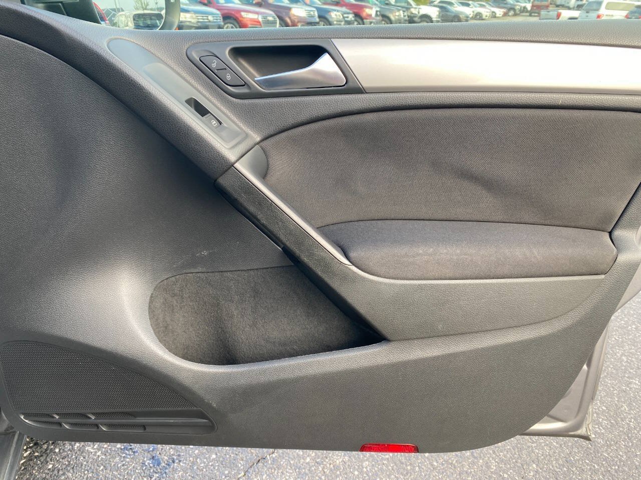 Used 2013 Volkswagen Golf 4-Door FWD image 29