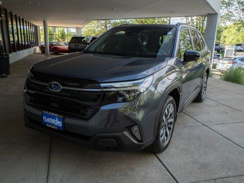Used 2025 Subaru Forester Touring w/ Touring Package AWD/4WD image 3