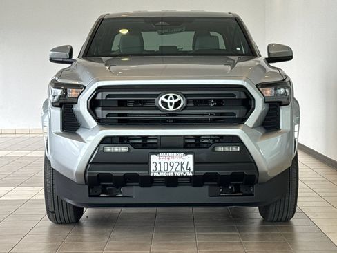 Certified 2025 Toyota Tacoma SR5 AWD/4WD image 9