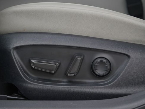 Used 2023 Toyota Camry SE image 21