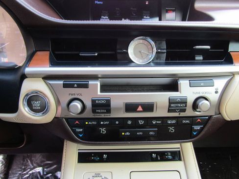 Used 2016 Lexus ES 350 w/ Premium Package w/Wood Trim FWD image 19