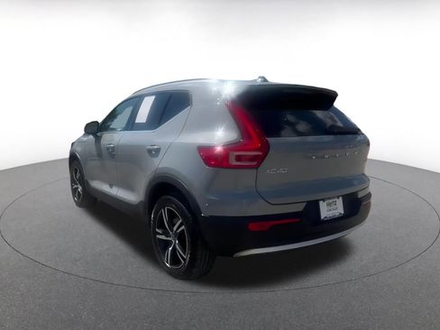 Used 2024 Volvo XC40 B5 Core image 11