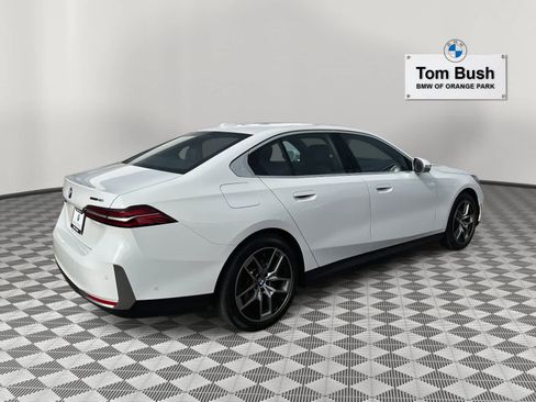 Used 2025 BMW i5 eDrive40i w/ Premium Package image 5