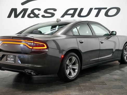 Used 2018 Dodge Charger SXT Plus RWD image 4