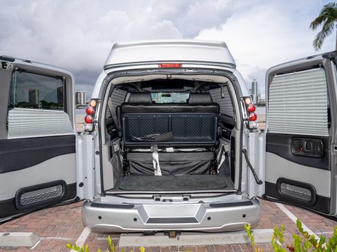 Used 2022 GMC Savana 2500 Extended RWD image 42