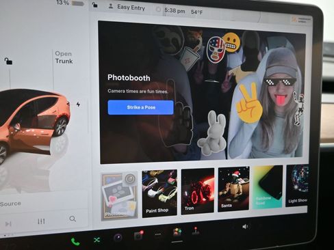 Used 2022 Tesla Model Y Long Range image 17