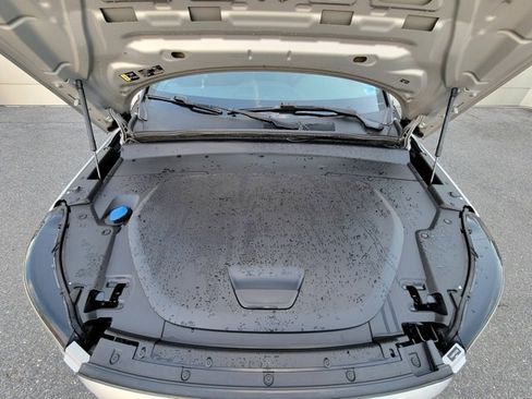 Used 2023 Volvo XC40 Recharge Ultimate image 9