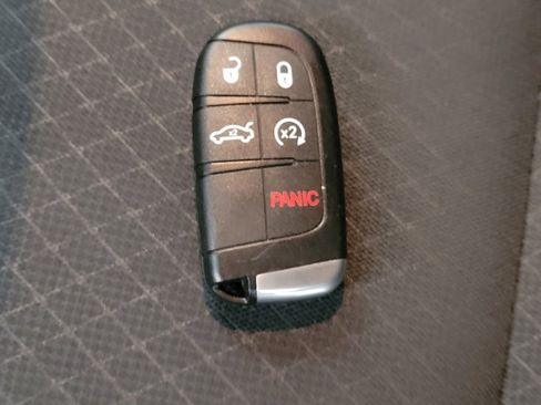 Used 2018 Jeep Grand Cherokee Laredo RWD image 32