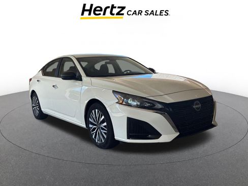 Used 2025 Nissan Altima 2.5 SV image 1