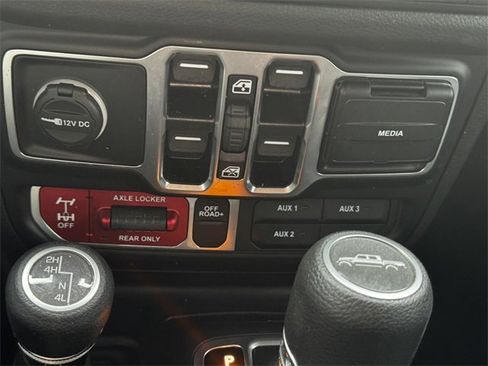 Certified 2024 Jeep Gladiator Sport image 37