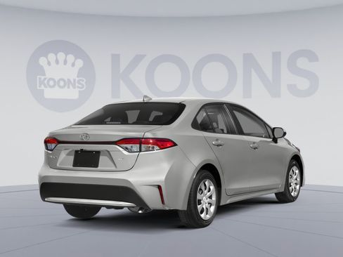 Used 2022 Toyota Corolla LE w/ Carpet Mat Package (TMS) FWD image 2