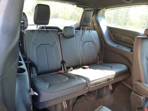 Used 2026 Chrysler Pacifica Select FWD image 48