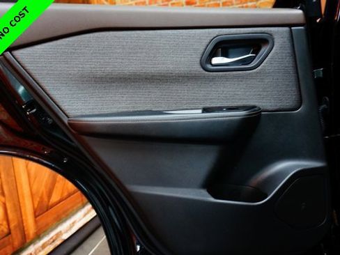 Used 2022 Nissan Rogue SV image 40