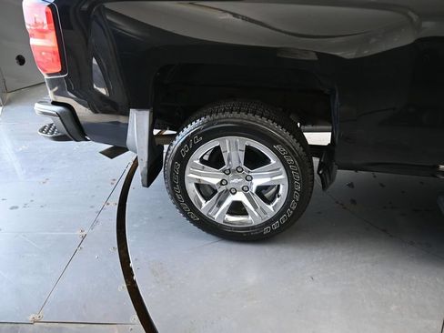 Used 2018 Chevrolet Silverado 1500 Custom w/ Custom Value Package AWD/4WD image 18