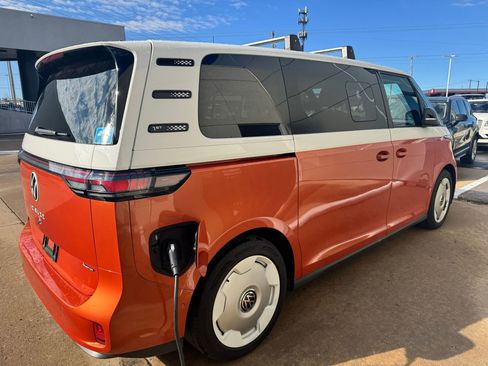 Used 2025 Volkswagen ID. Buzz 1st Edition image 5
