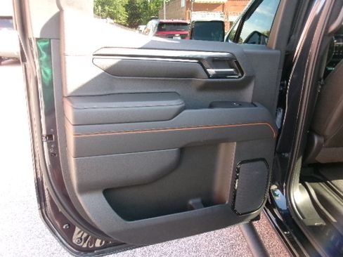 Used 2024 GMC Sierra 1500 AT4 w/ Technology Package AWD/4WD image 17