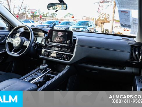 Certified 2025 Nissan Pathfinder SV image 27