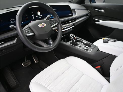Used 2024 Cadillac XT4 Sport AWD/4WD image 2