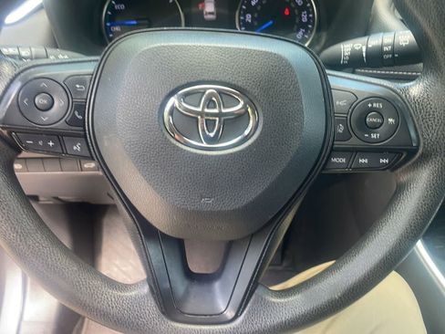 Used 2020 Toyota RAV4 XLE w/ Convenience Package AWD/4WD image 17