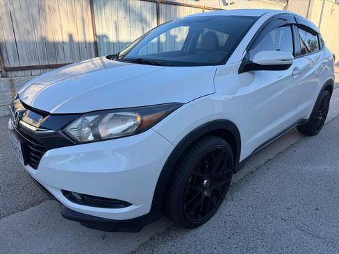 Used 2018 Honda HR-V EX image 1