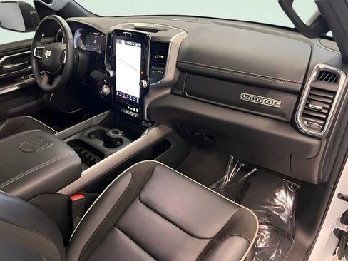 Used 2024 RAM 1500 Laramie AWD/4WD image 10