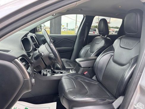 Used 2019 Jeep Cherokee Limited w/ Luxury Group AWD/4WD image 13