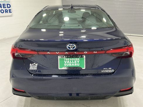 Used 2021 Toyota Avalon XLE image 7
