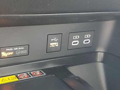 Certified 2025 Toyota Camry SE image 31