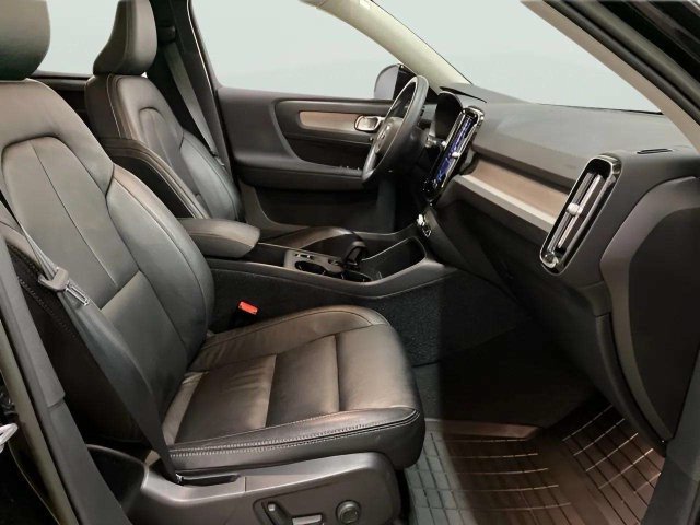 Used 2023 Volvo XC40 B4 Core w/ Convenience Package FWD image 73