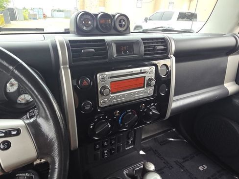 Used 2014 Toyota FJ Cruiser 4WD w/ Upgrade Package image 24