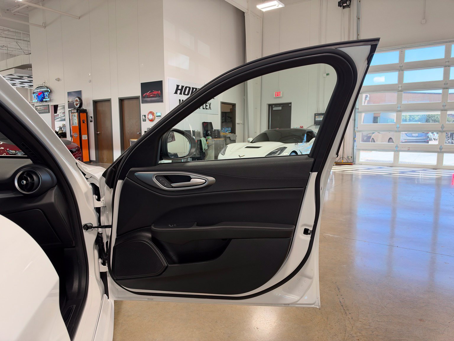 Used 2025 Alfa Romeo Giulia RWD image 38