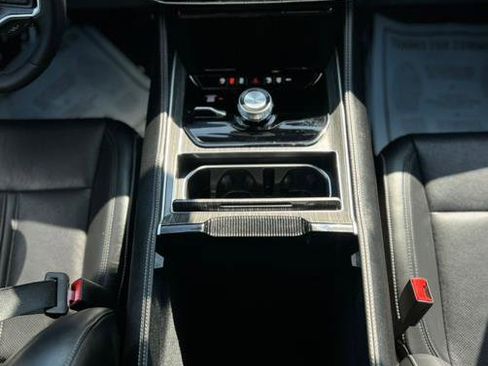 Used 2024 Jeep Wagoneer Series II w/ Flexible Seating Group image 17