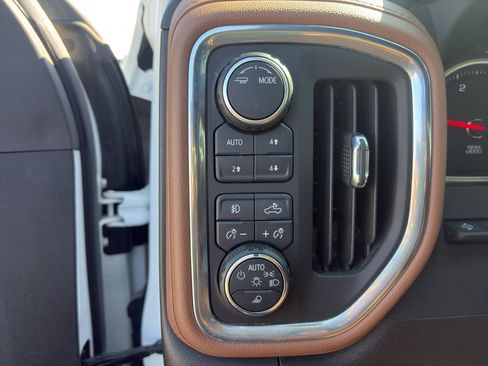 Used 2023 Chevrolet Silverado 2500 High Country w/ Z71 Off-Road Package AWD/4WD image 12