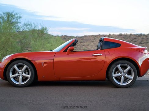 Used 2009 Pontiac Solstice Coupe RWD image 1