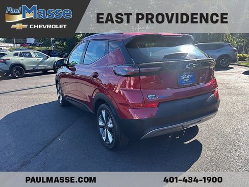 Certified 2023 Chevrolet Bolt EUV LT w/ Convenience Package FWD image 2