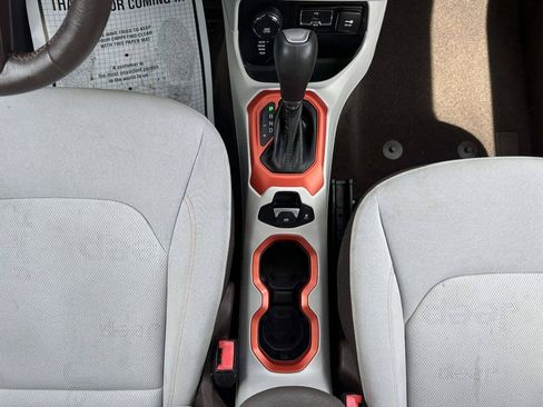 Used 2015 Jeep Renegade Latitude AWD/4WD image 20