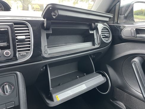 Used 2013 Volkswagen Beetle TDI image 32