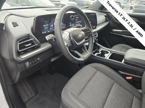 Used 2025 Chevrolet Traverse LT image 21