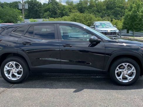 Certified 2024 Chevrolet Trax LS w/ LS Convenience Package FWD image 9